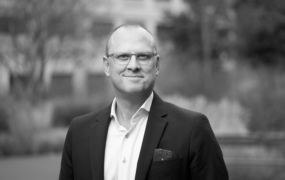 Prof. Dr. Adrian W. M&uuml;ller