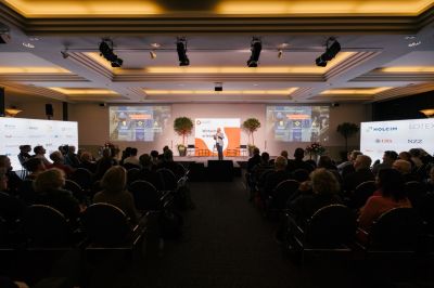 Bild594_sandramarusicphotography_wirtschaft_day1 Large.jpeg